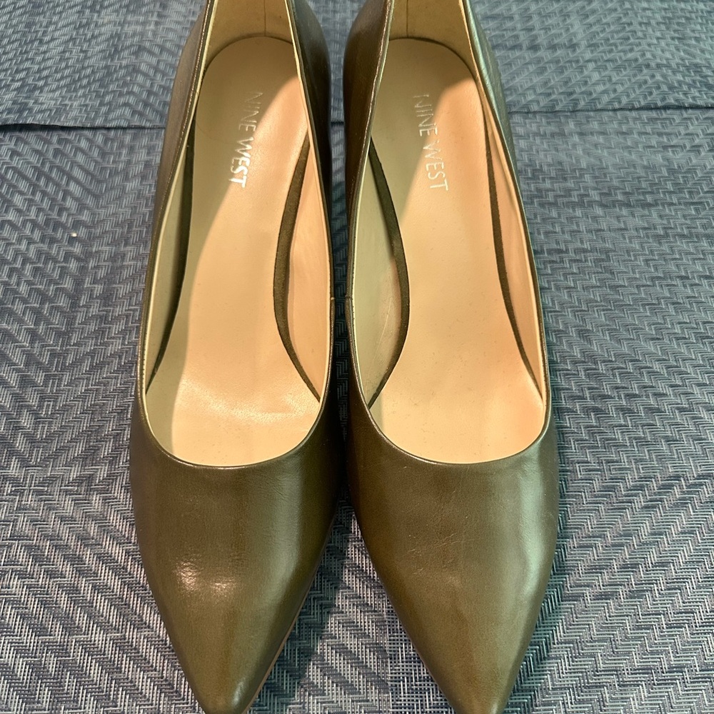 Nine West Olive Green Pointed Toe Heels